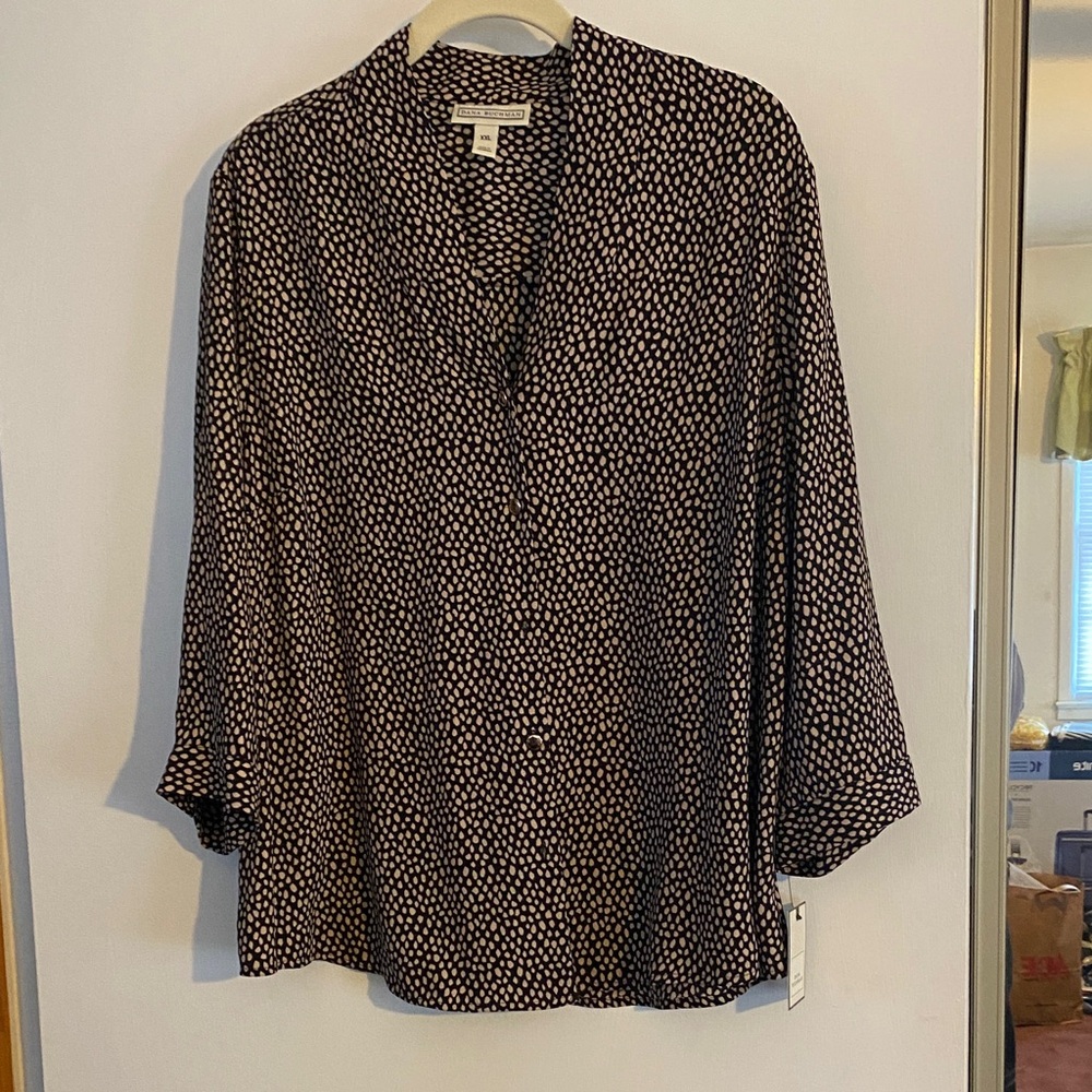 Dana Buchman Black and Tan Patterned Blouse